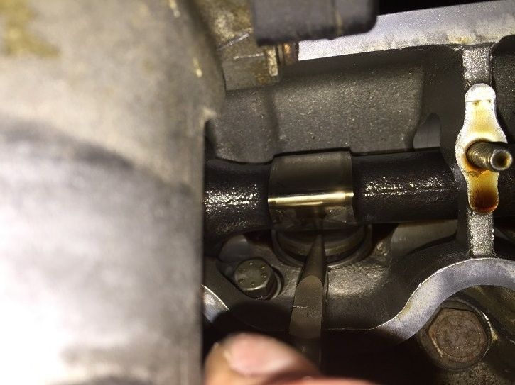 Easy valve shim removal